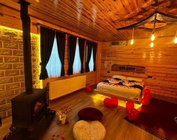 Nehir Manzaralı Kırmızı Vip Süit
